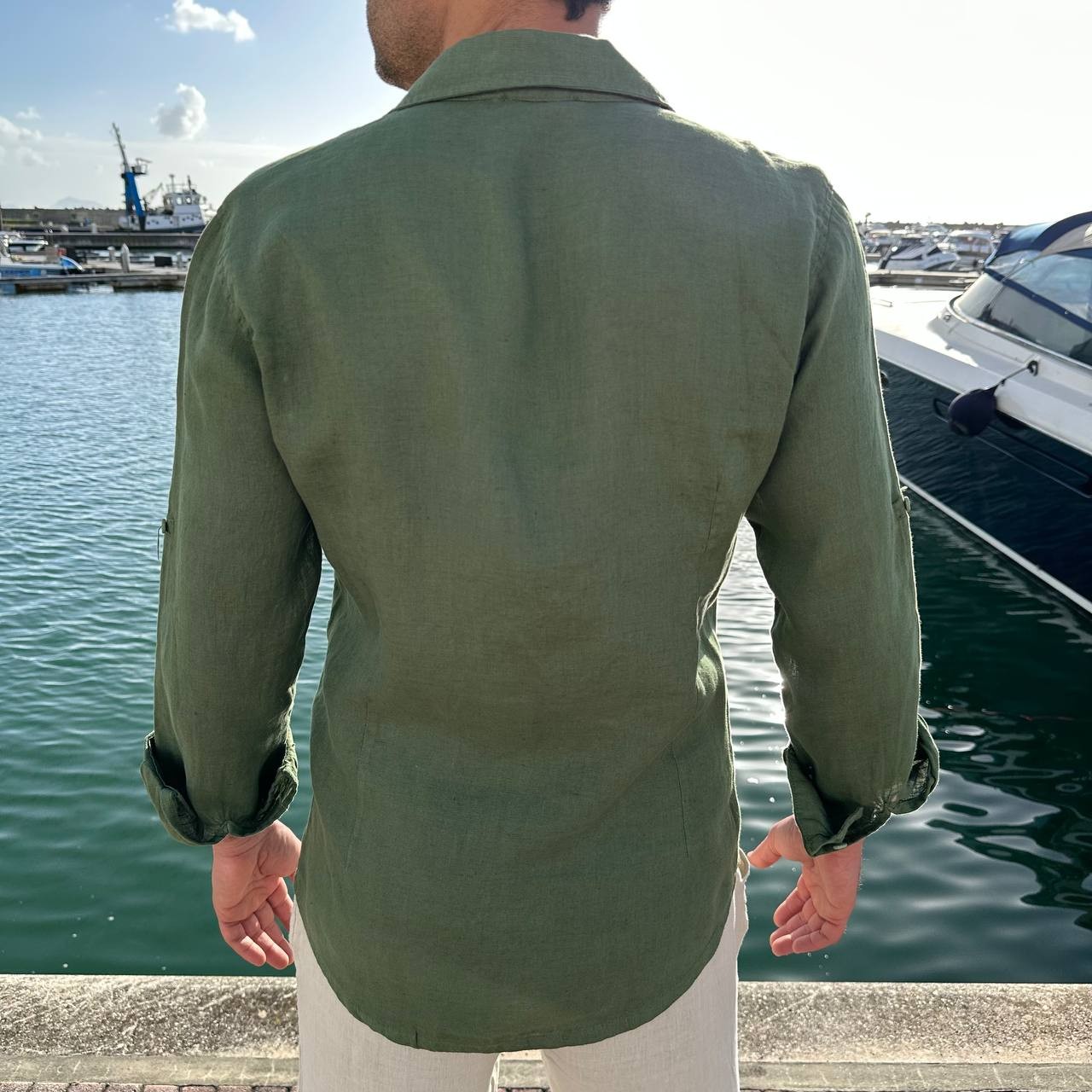 Camicia in lino collo francese verde