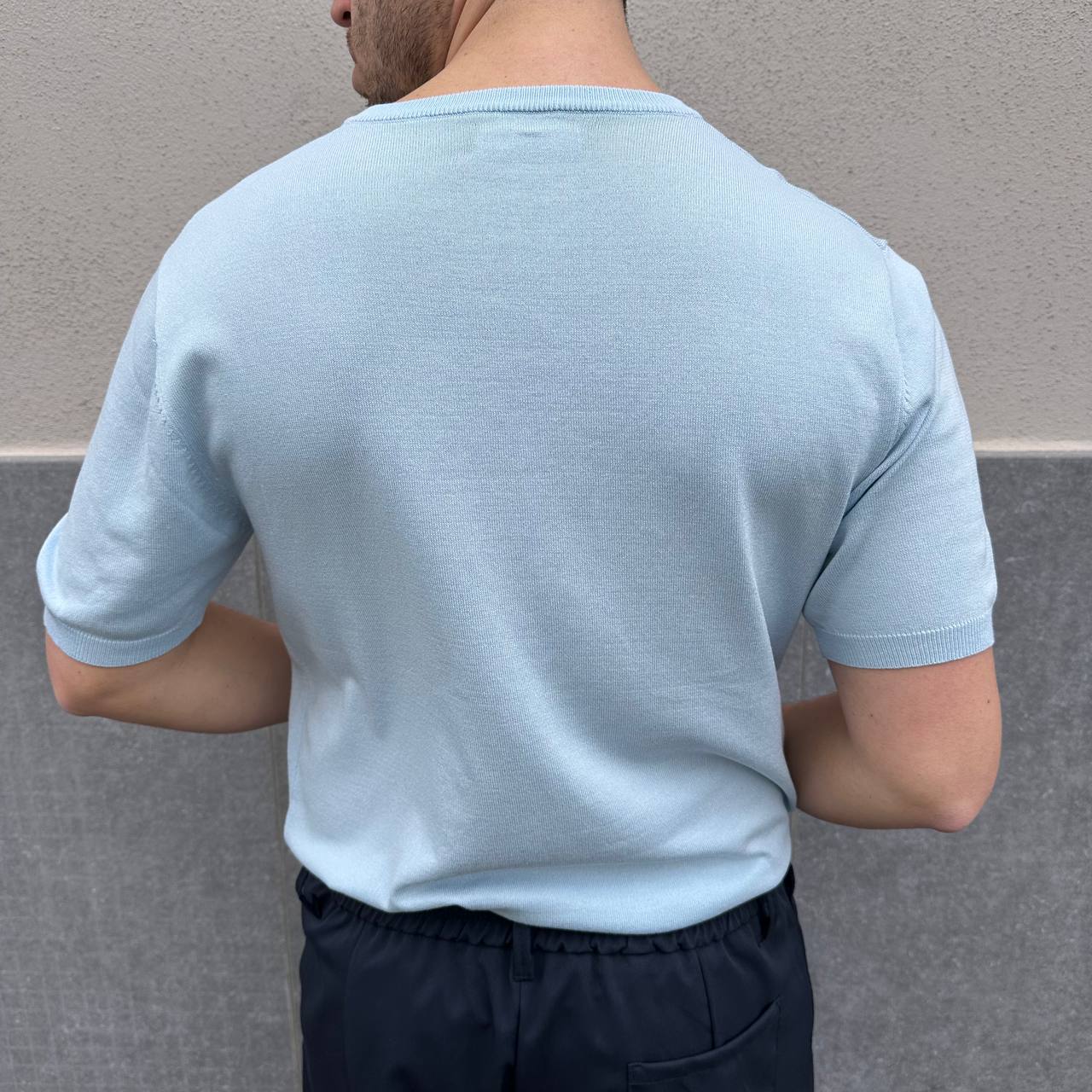 Maglia in filo celeste