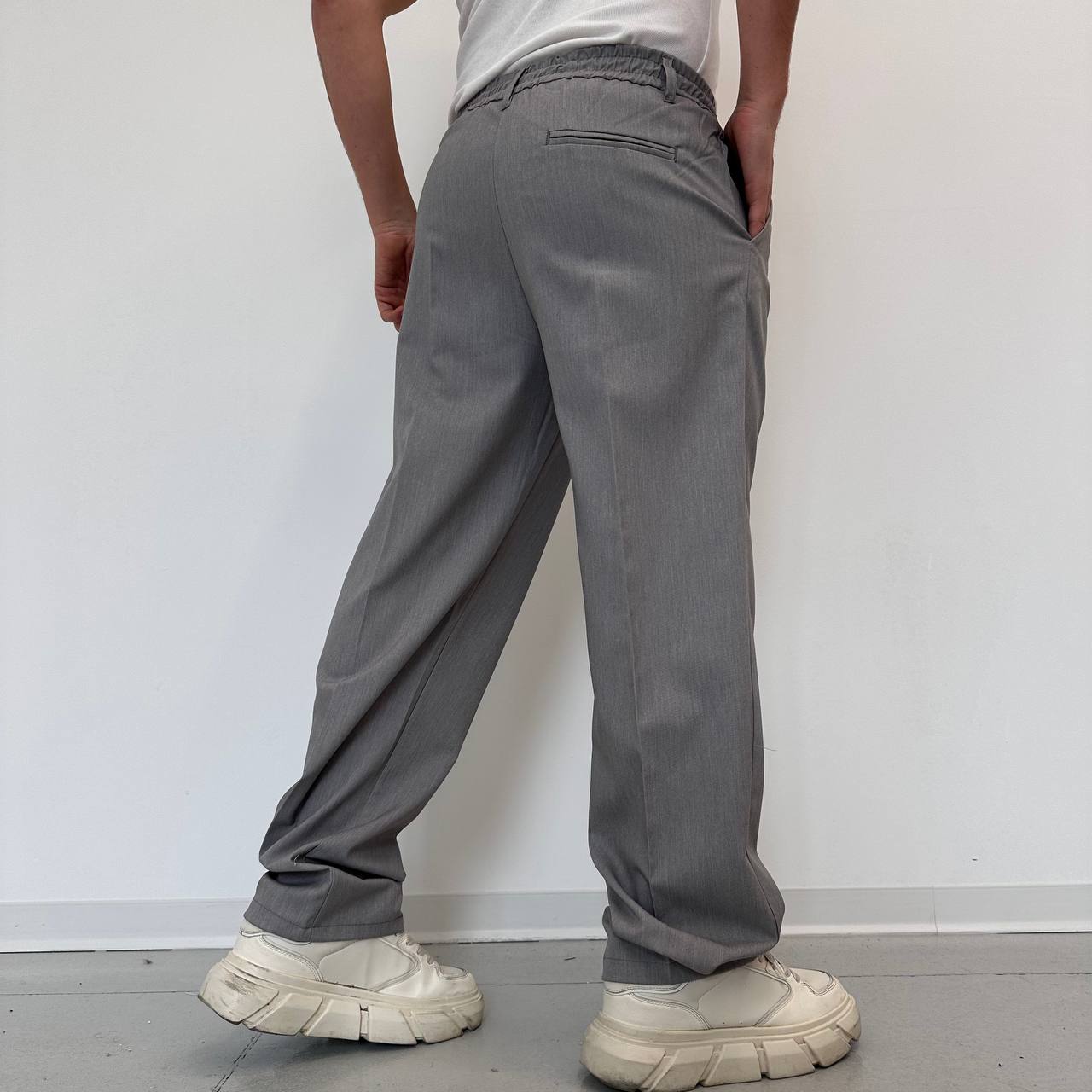 Pantalone palazzo grigio