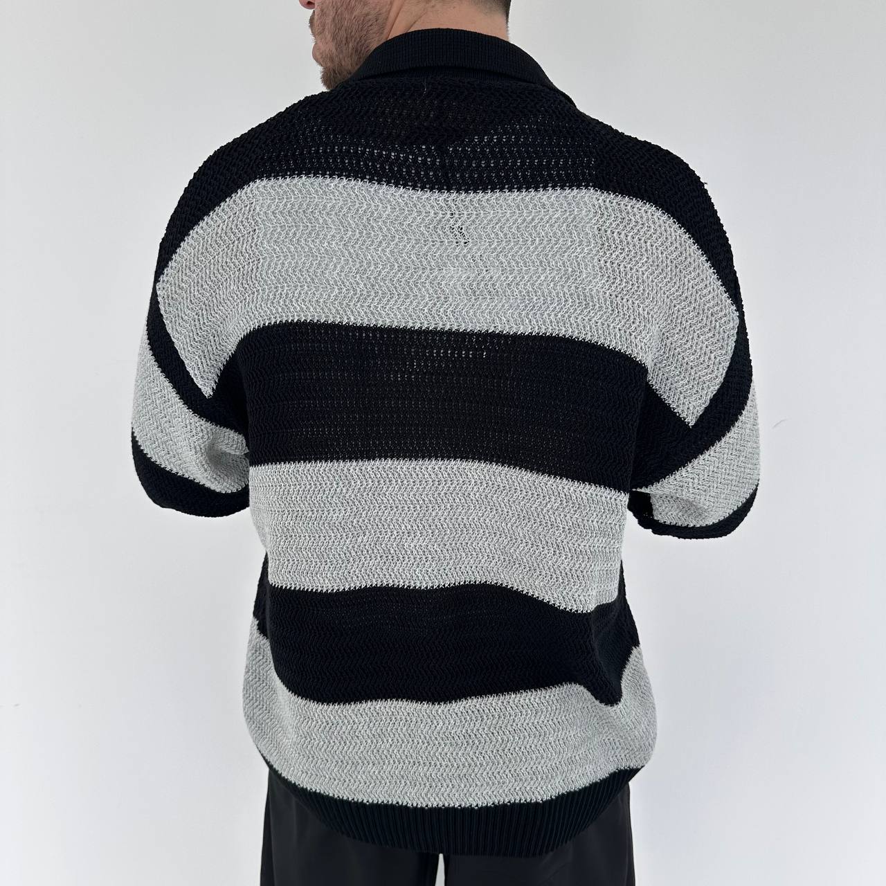 Pull con bottoni a righe nera