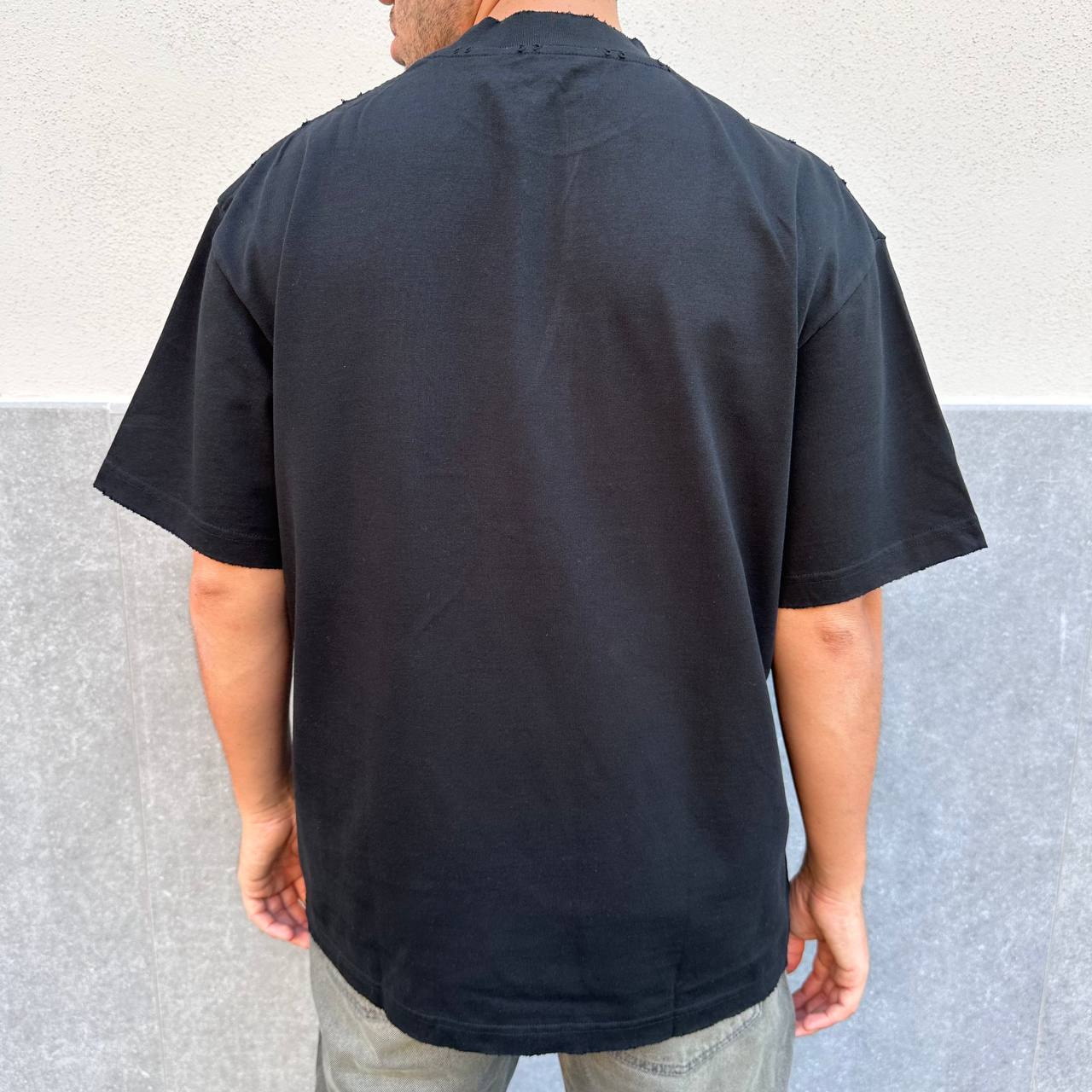 Shirt sfrangiata nera