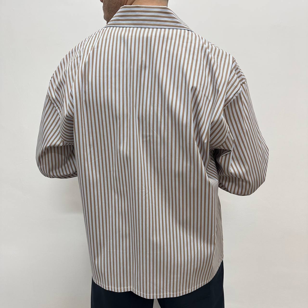 Camicia crop riga marrone