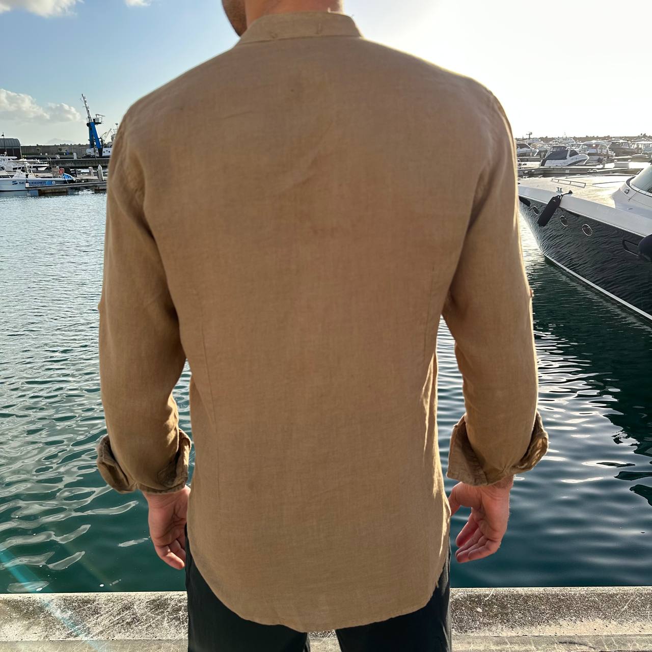 Camicia in lino collo coreano cammello