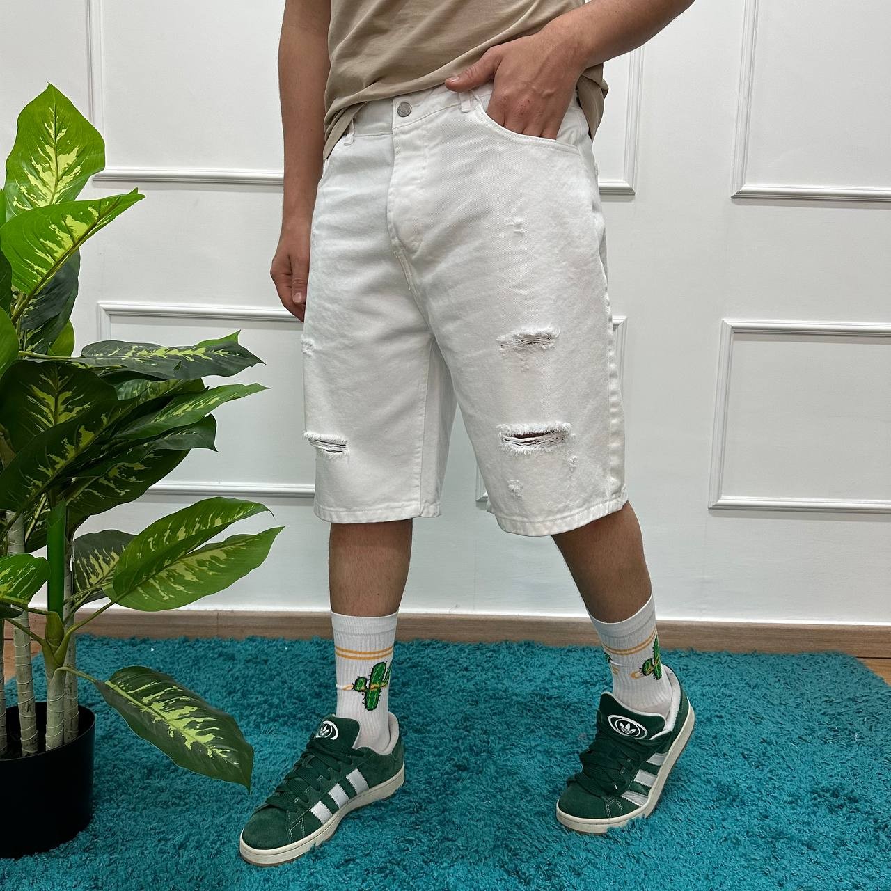 Shorts white