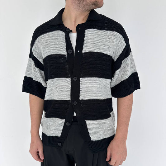 Pull con bottoni a righe nera