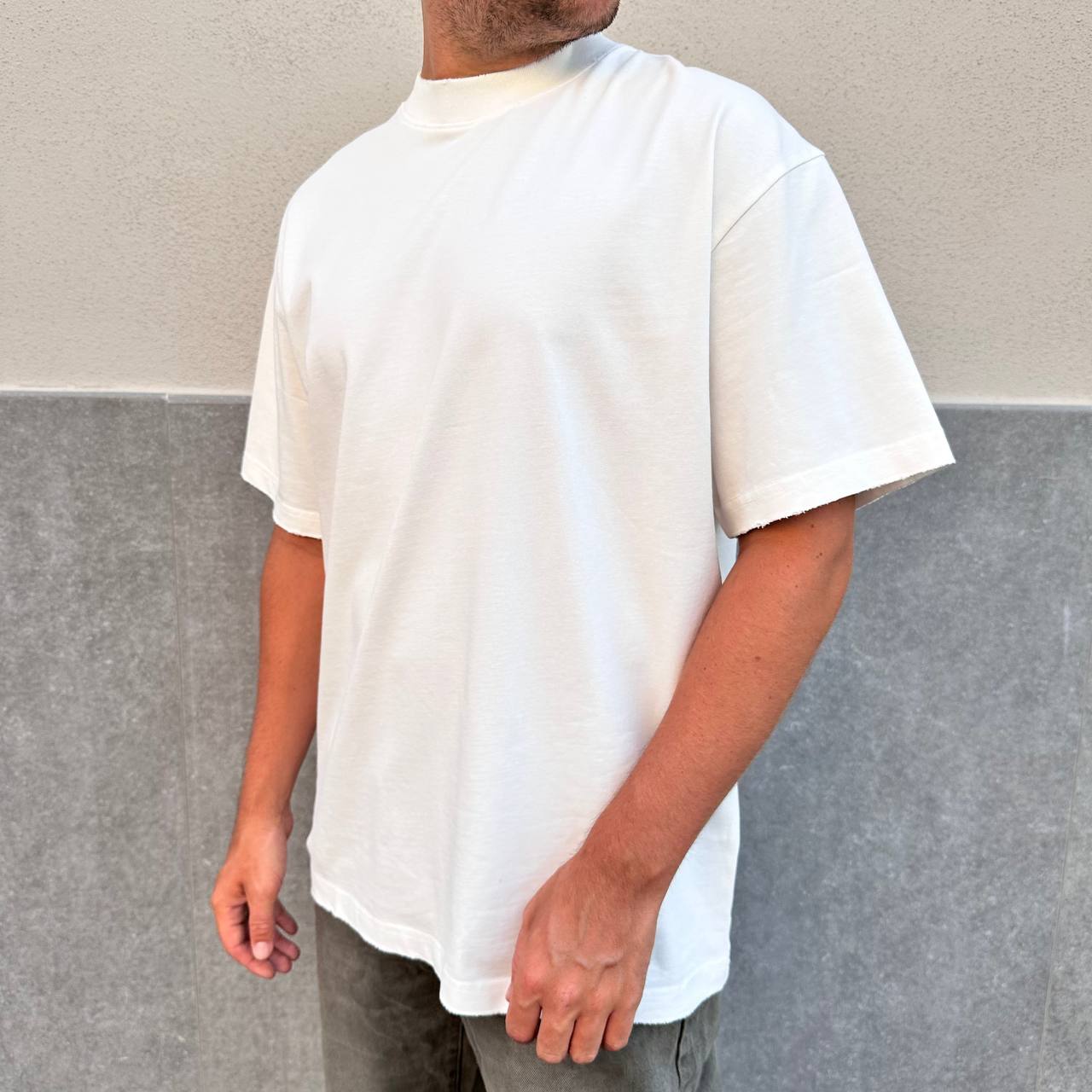 Shirt sfrangiata bianca