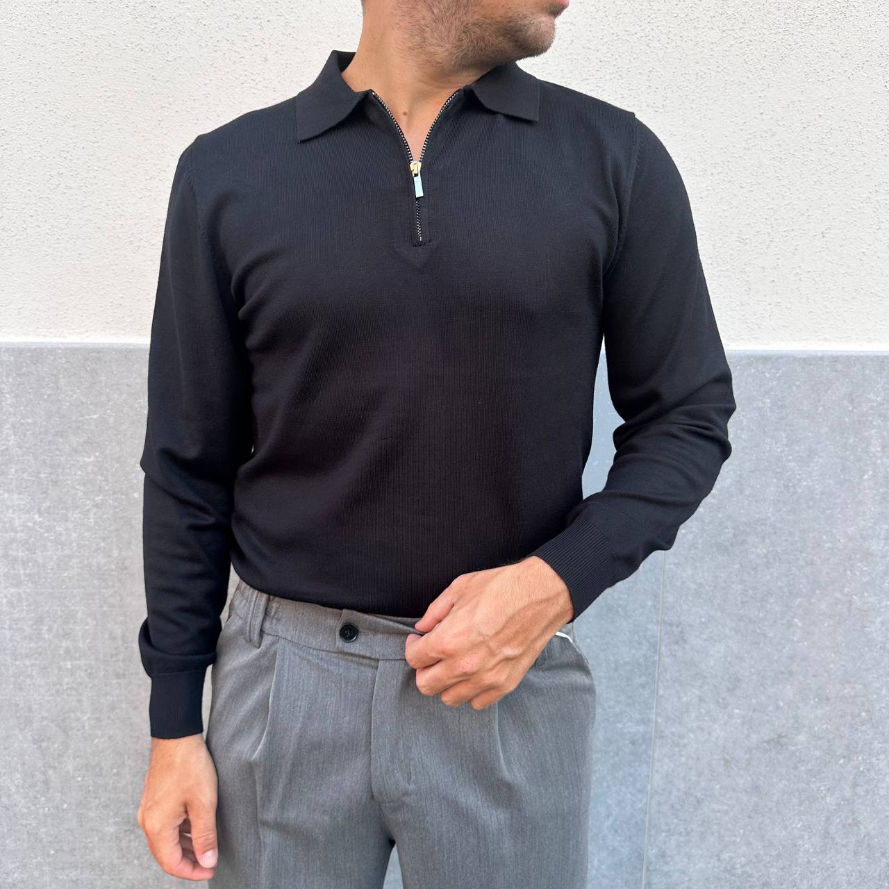 Polo con zip nera