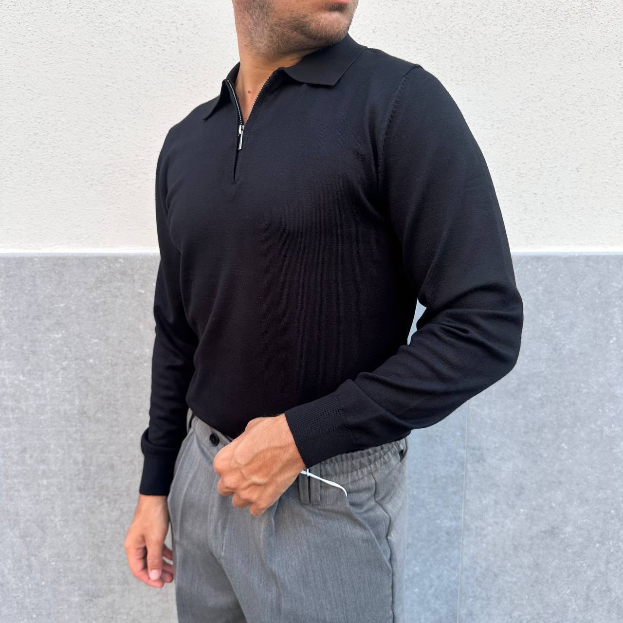 Polo con zip nera