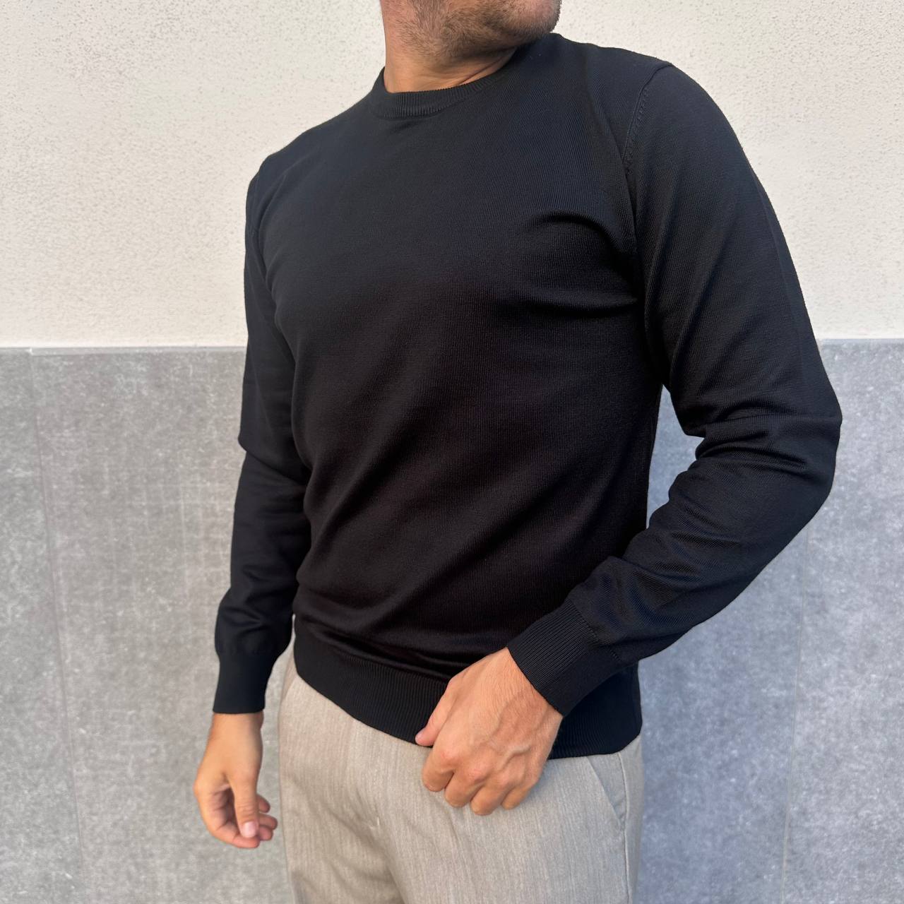 Pullover girocollo nero
