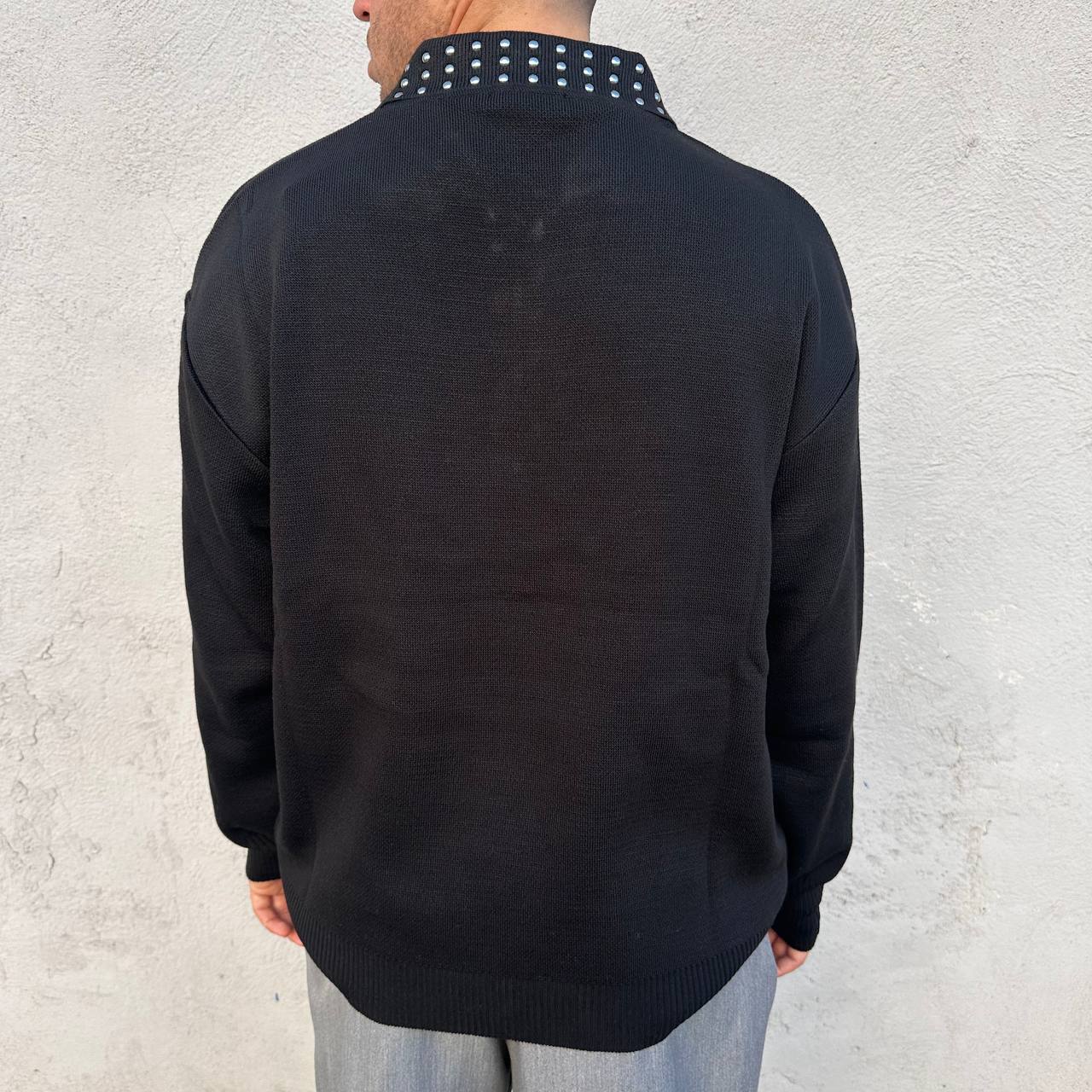 Polo mezza zip borchiata nera