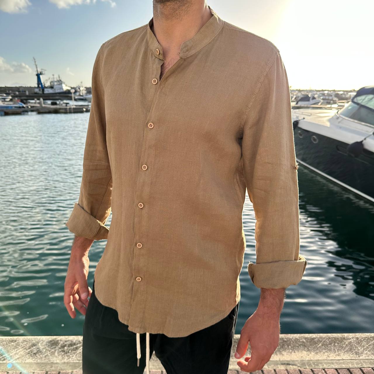 Camicia in lino collo coreano cammello