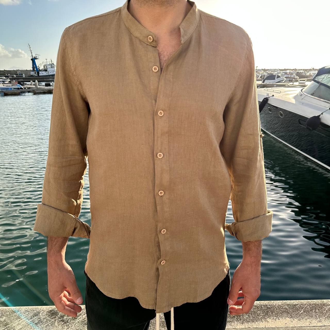 Camicia in lino collo coreano cammello