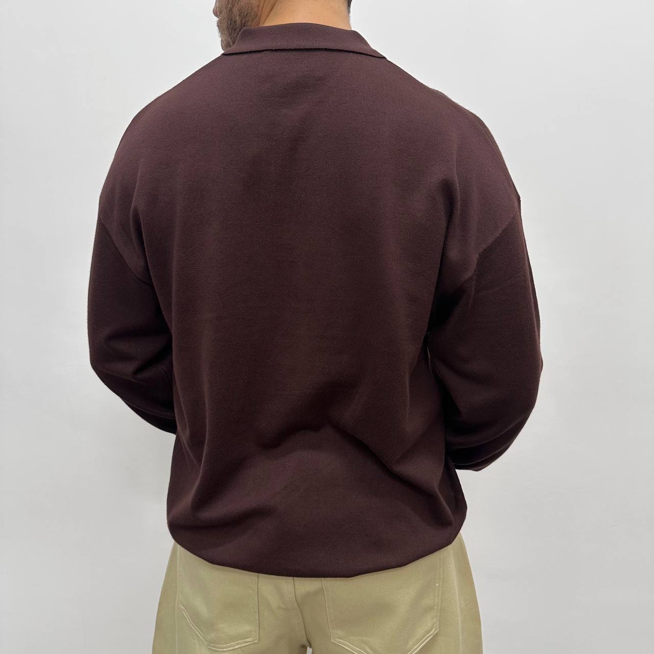 Polo over con zip marrone
