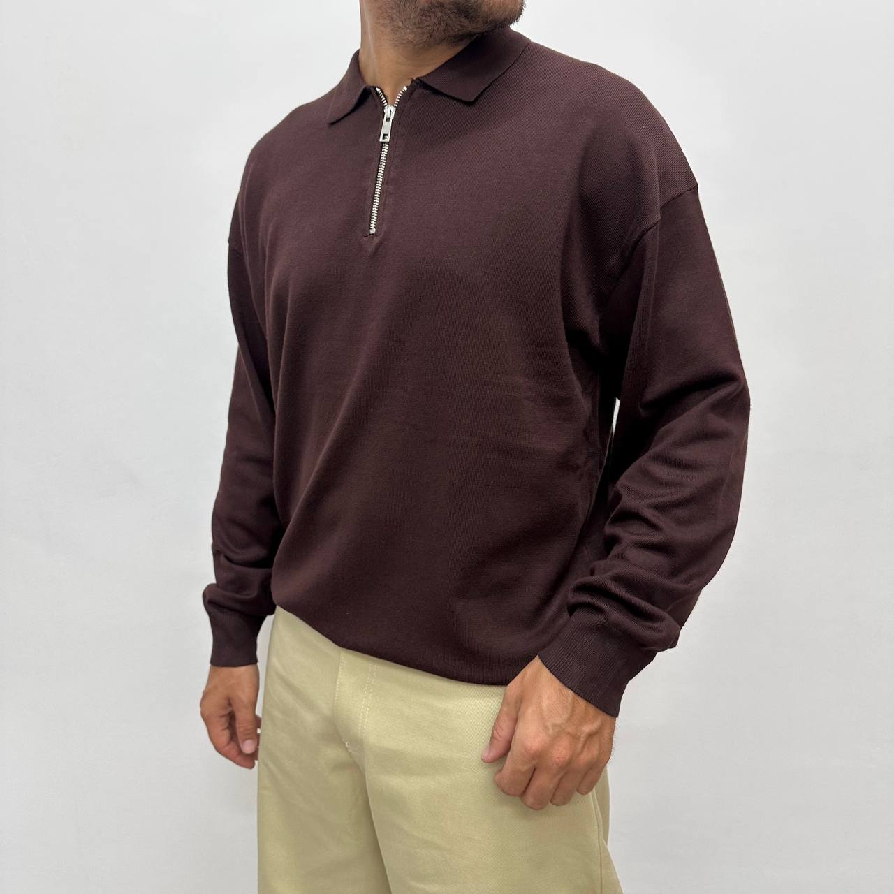Polo over con zip marrone