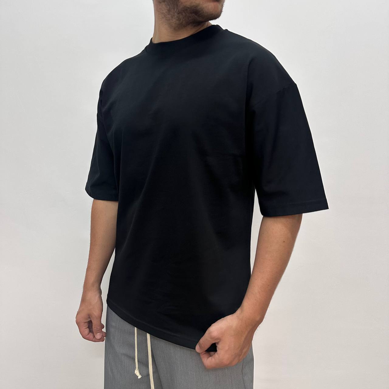T-shirt feliz nera