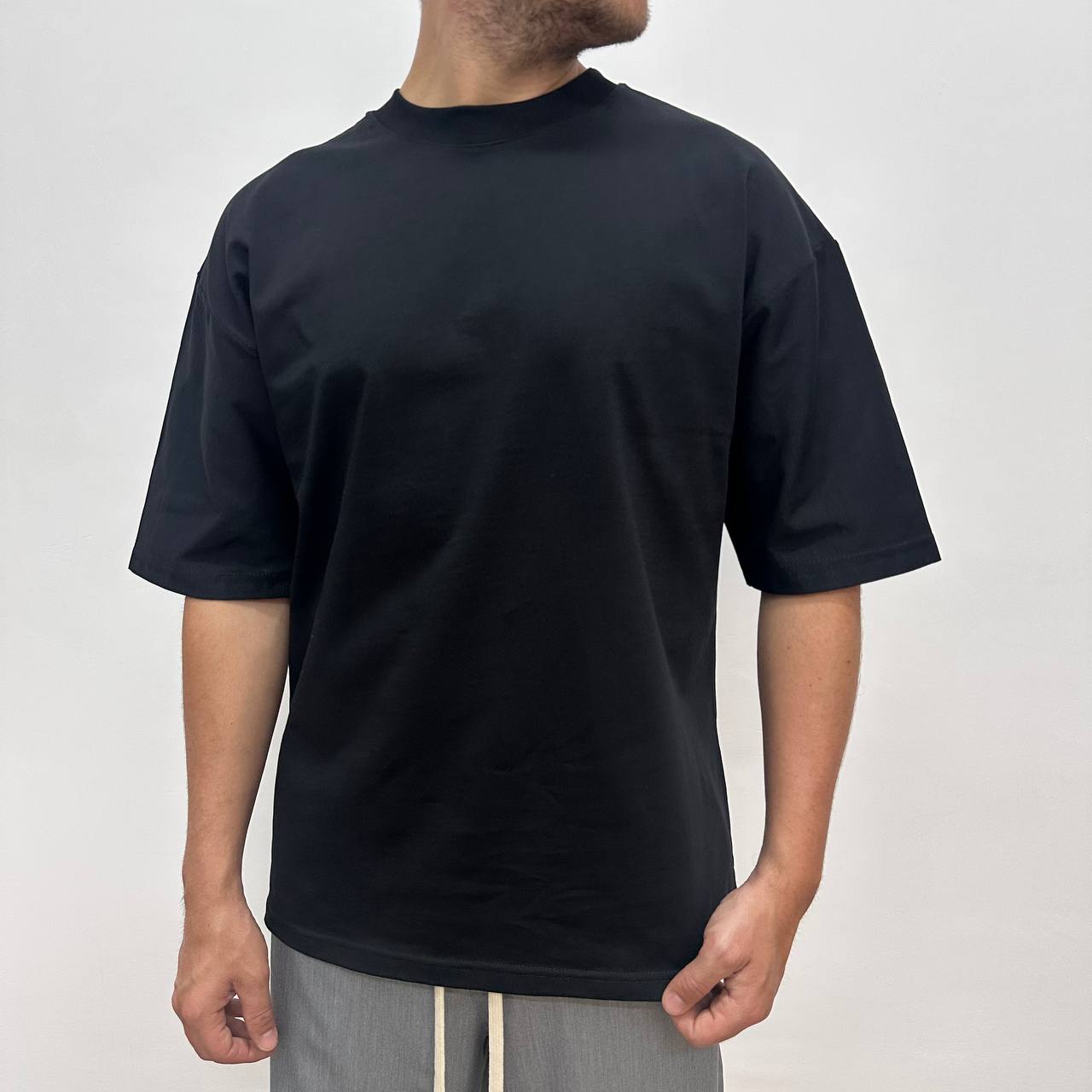 T-shirt feliz nera