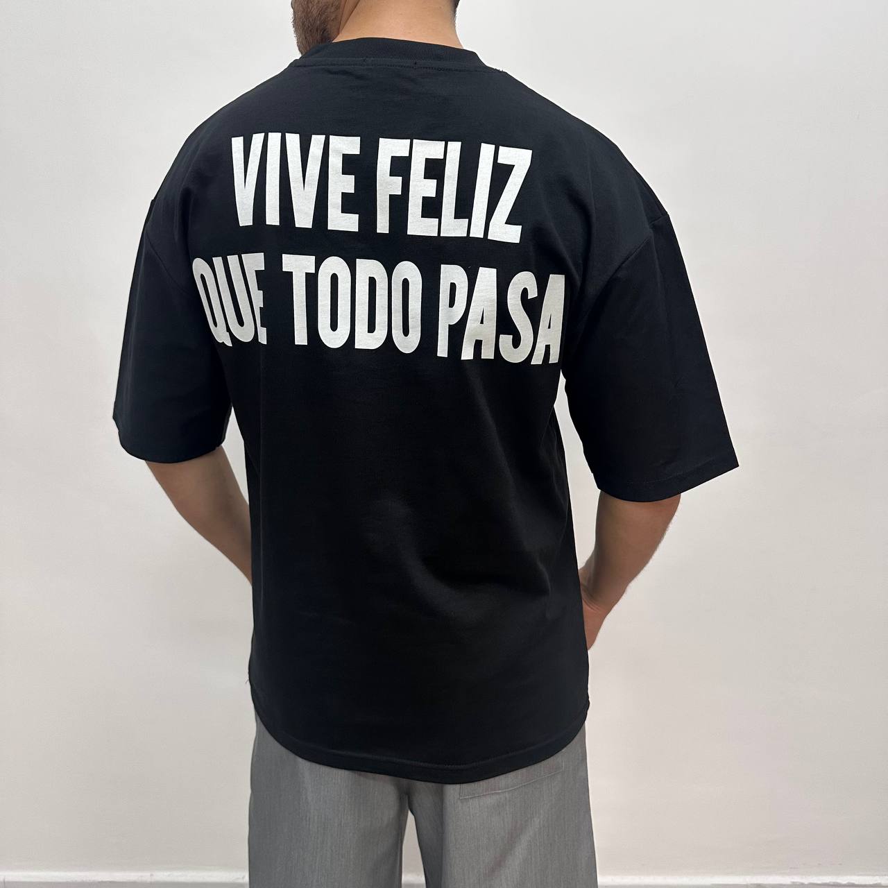 T-shirt feliz nera